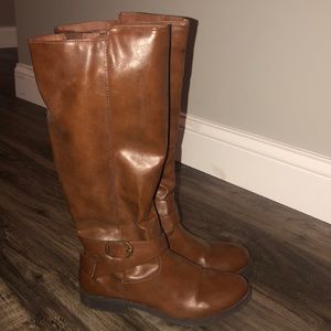 Like new tall brown boots